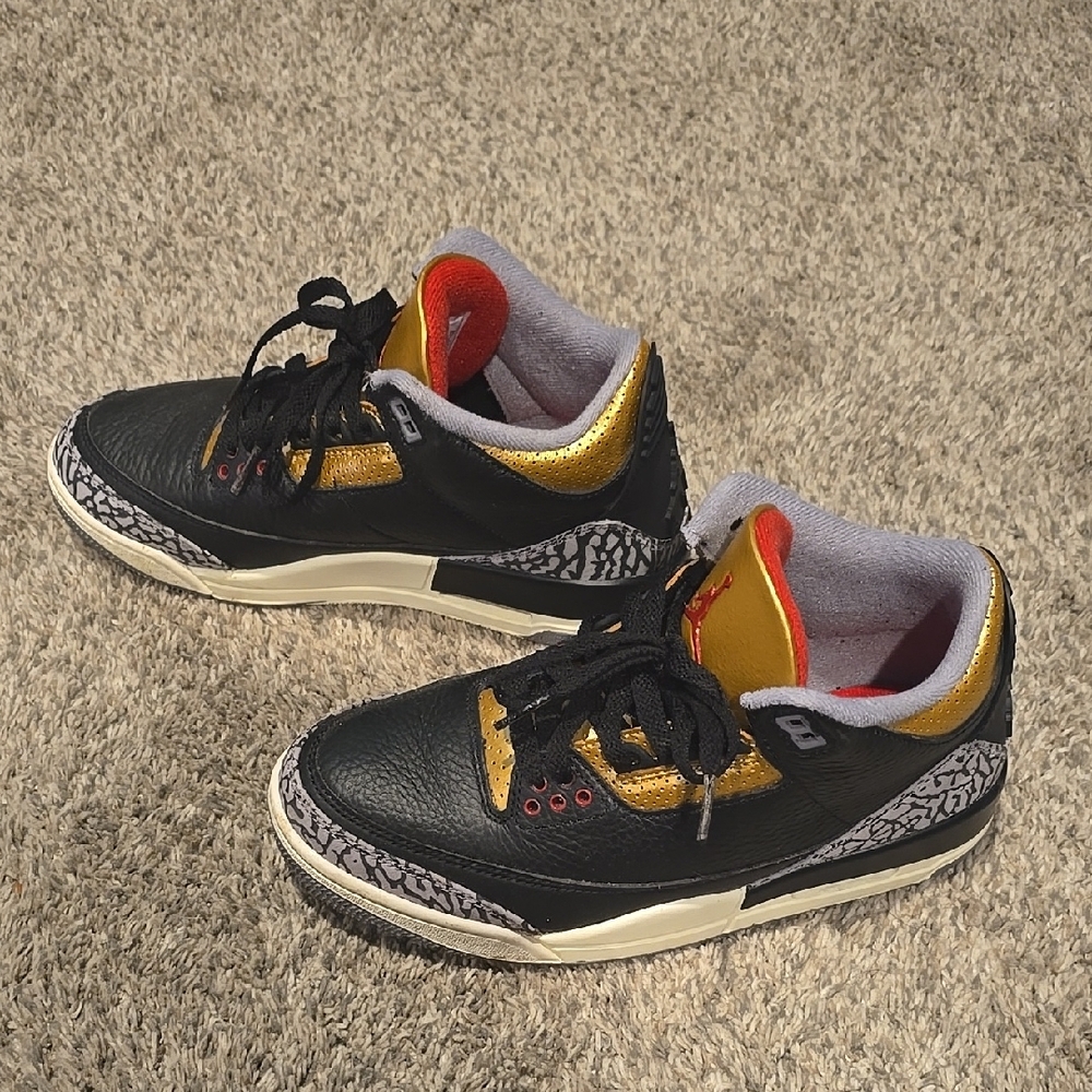 Women's Air Jordan Retro 3 Sneakers - Picture 2 of 6